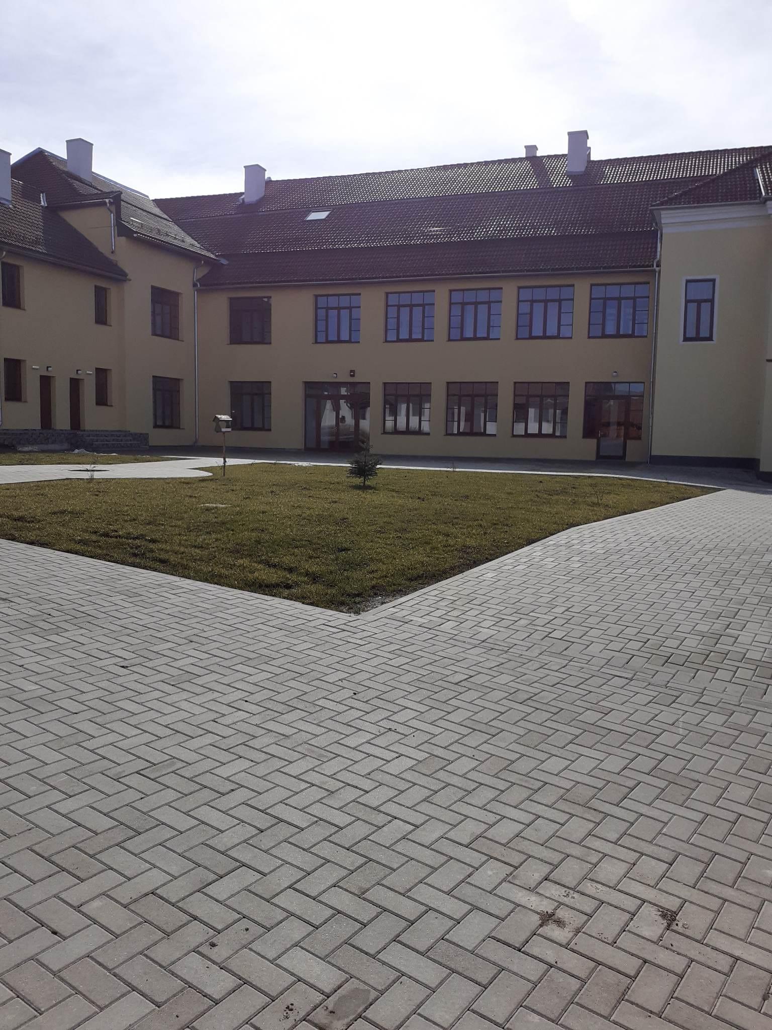 Az oktatási infrastruktúra fejlesztése a Puskás Tivadar Szakközépiskola és az Orotván található általános iskola felújítása, korszerűsítése és felszerelése révén, Gyergyóditró község, Hargita megye