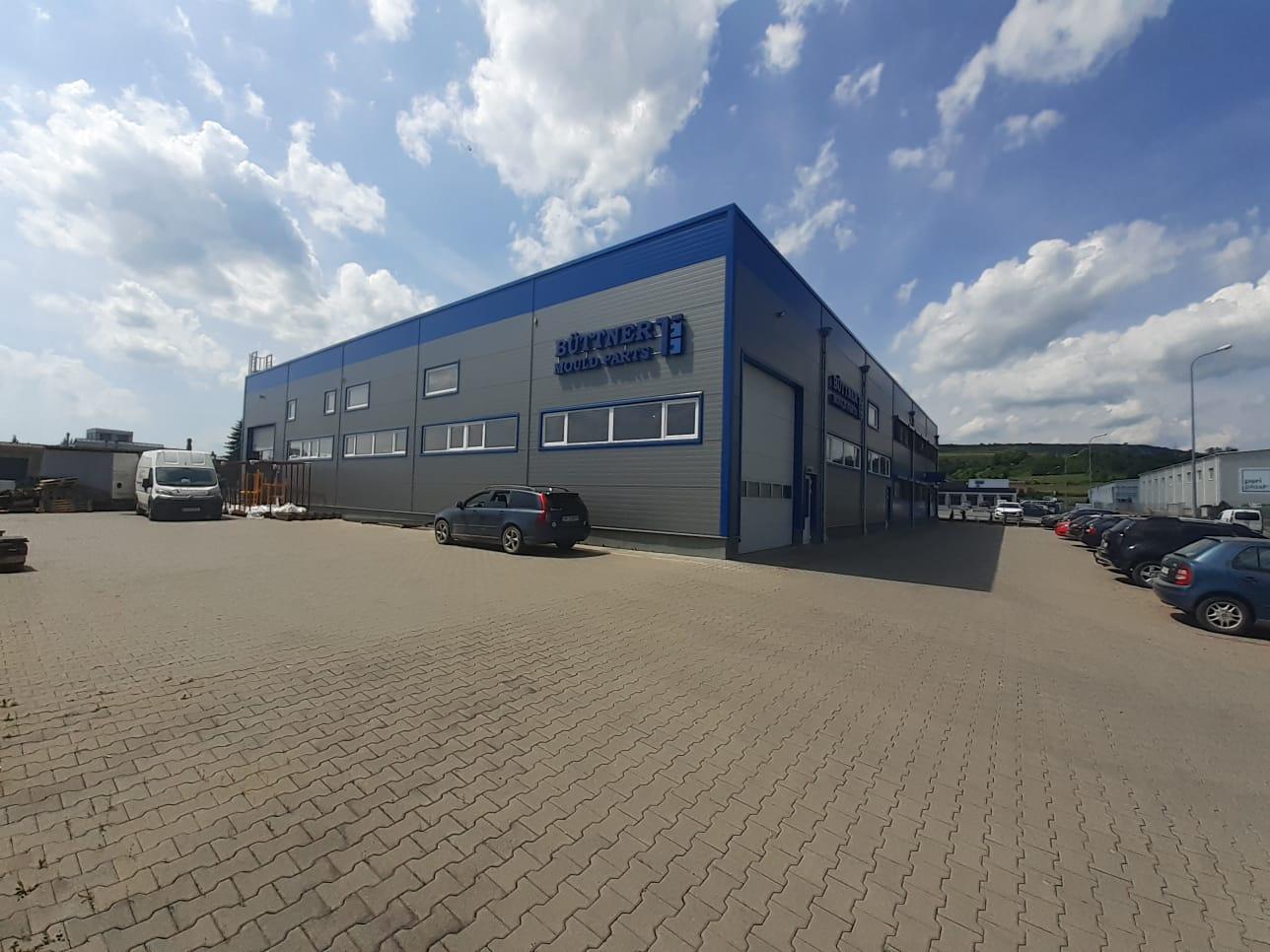 Gyártócsarnok és irodák építése, gyártóberendezésekkel felszerelve a termelés diverzifikálása és a SC BUTTNER MOULD PARTS SRL-nek